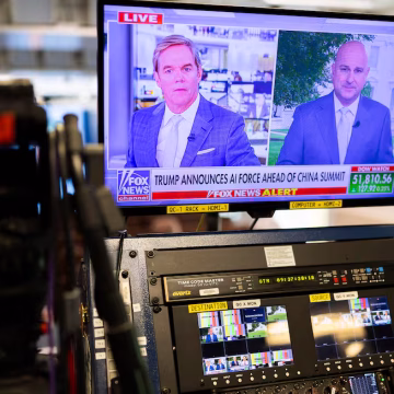 Las principales cadenas de televisión de EE.UU. suspendieron la cobertura de Trump
