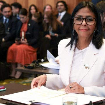 Petróleo antes que urnas: Trump sella su alianza con Delcy Rodríguez y deja a la oposición fuera de juego