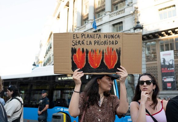 clima Un manifiesto de la comunidad científica y del sector sanitario reclama el fin de la era fósil y del retardismo