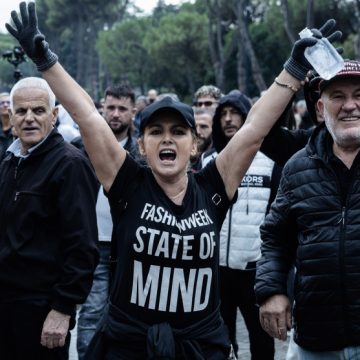 Miles de personas protestan contra el Gobierno en Albania por decimocuarto día consecutivo