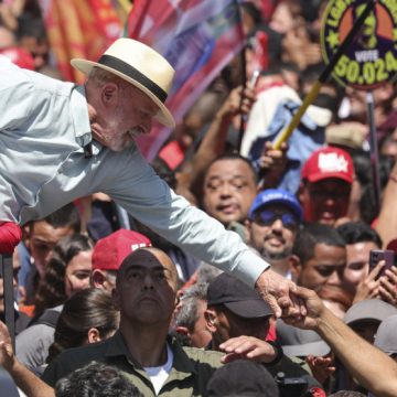 Brasil, el último dique: Lula y Bolsonaro llegan igualados a unas elecciones clave para Latinoamérica