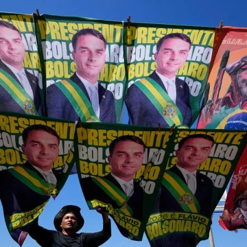 Cuando se hunde el Titanic, aparecen los Bolsonaro
