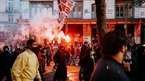 Francia arde contra Macron: detenidas 1.200 personas en unas protestas masivas
