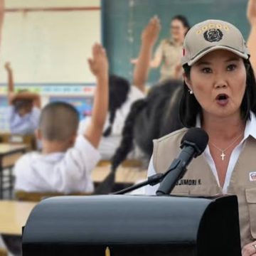 Perú Gobierno de Perú prohíbe maquillaje e impone pelo corto en escuelas públicas