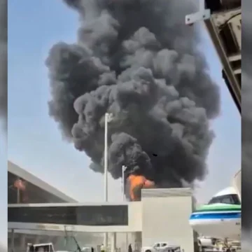 Ataque con misil en aeropuerto de Riad, Arabia saudita, deja decenas de heridos