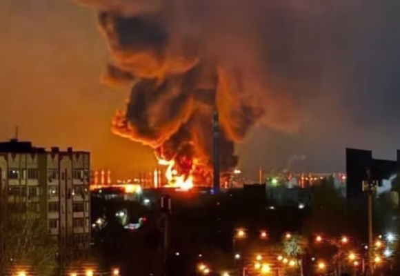 Ucrania usia Ucrania bombardeó una terminal petrolera rusa